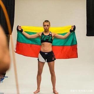ufc格斗选手坚强有力的小玫瑰,罗斯·纳马尤纳斯