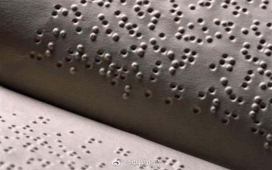 2名全盲考生用盲文试卷参加高考 为他们加油(图)