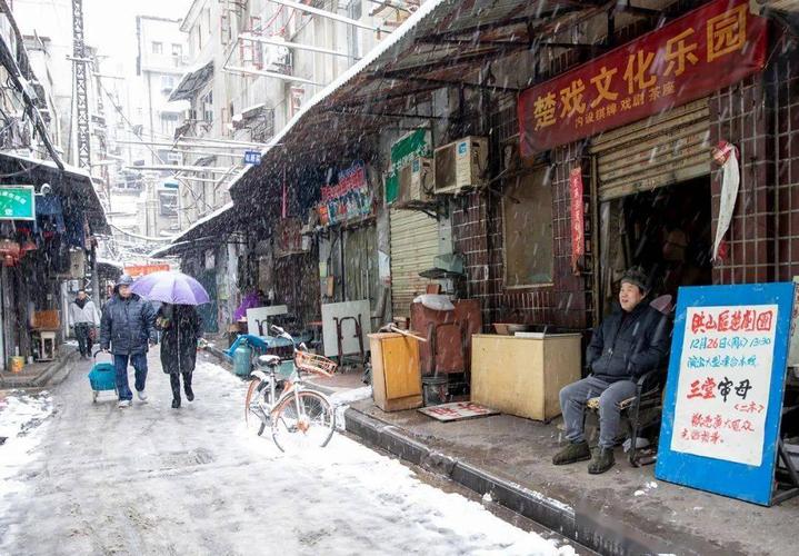 她位于中山大道民众乐园后面的文书巷里.