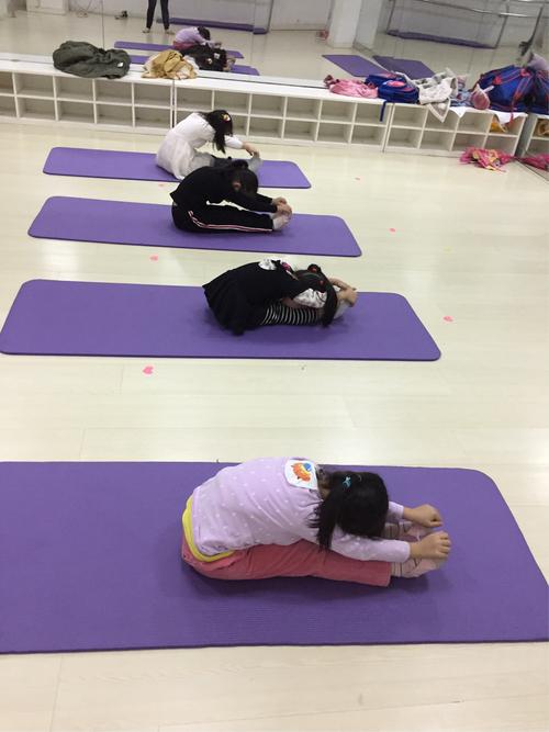 抱前腿我们都能坚持