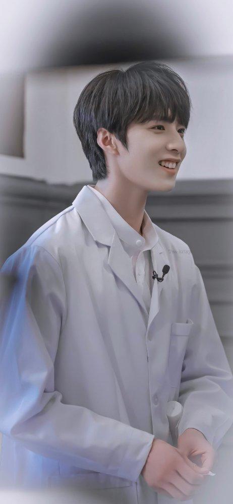 【壁纸】刘耀文#和你一同笑过的人,你可能把他忘掉;但是一同和你哭过