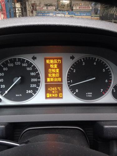 请问友友们,奔驰b200,补胎后,仪表盘显示怎么调
