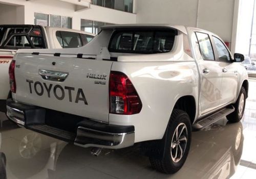 2019款丰田海拉克斯四驱豪华硬派皮卡