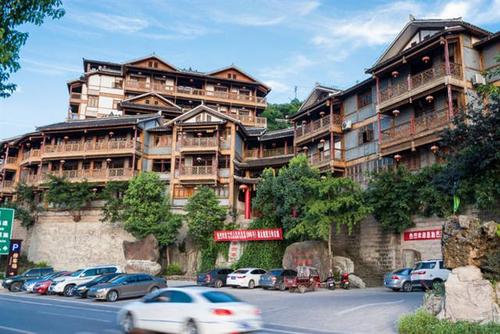 千野草场位于石柱县西北部鱼池镇,景区面积3300公顷,海拔1000-1600米