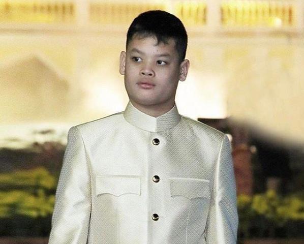 15岁泰国王子提帮功生母美貌惊人