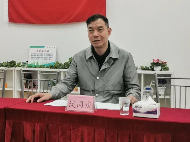 镇党委书记谈国庆走进"壹街区"调研基层工作