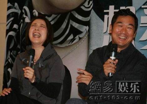 剧中,张国立亲吻陈小艺,献上自己的荧幕初吻.