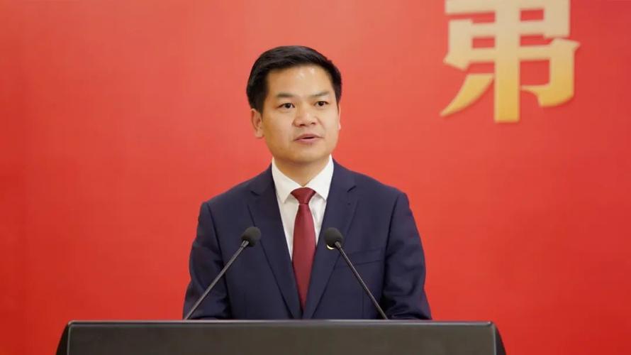 新一届当阳市委常委集体亮相