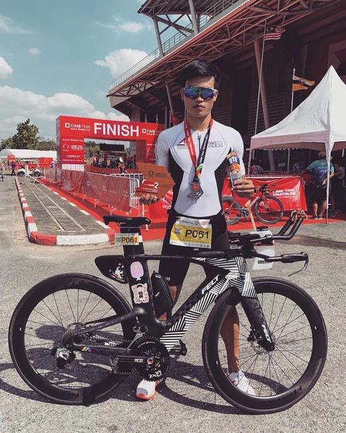 新款felt碟刹碳纤维铁三车 12速无线电子变速 碳纤维轮组