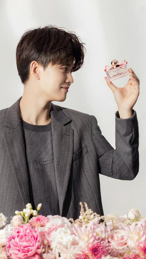 演员任嘉伦,帅气写真照,请来收藏你的心上人吧