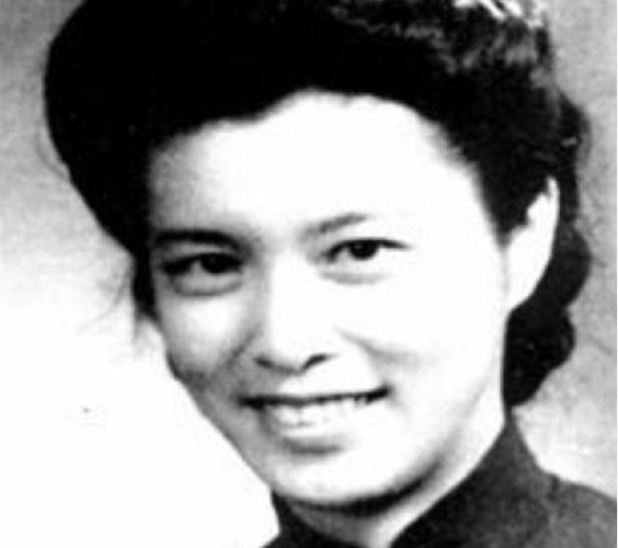 龚澎新中国杰出女外交家首任丈夫是彭德怀秘书二任是乔冠华
