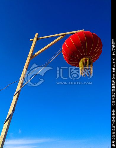 蓝天背景红灯笼