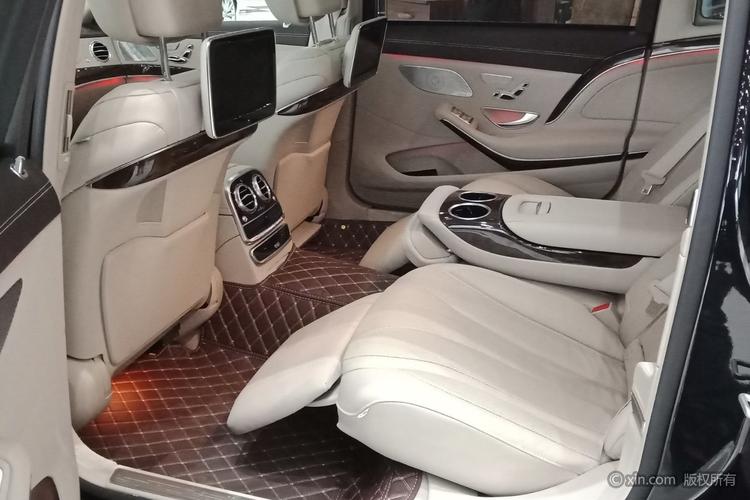 奔驰迈巴赫s级后排全景