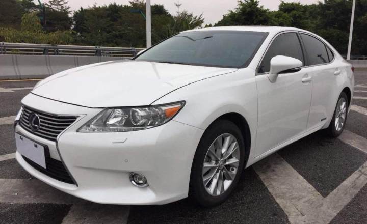 雷克萨斯 es es300h 2.5 精英版白色自动档