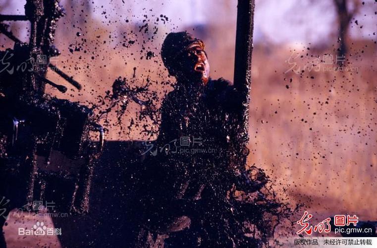 井喷(石油业专业用语)