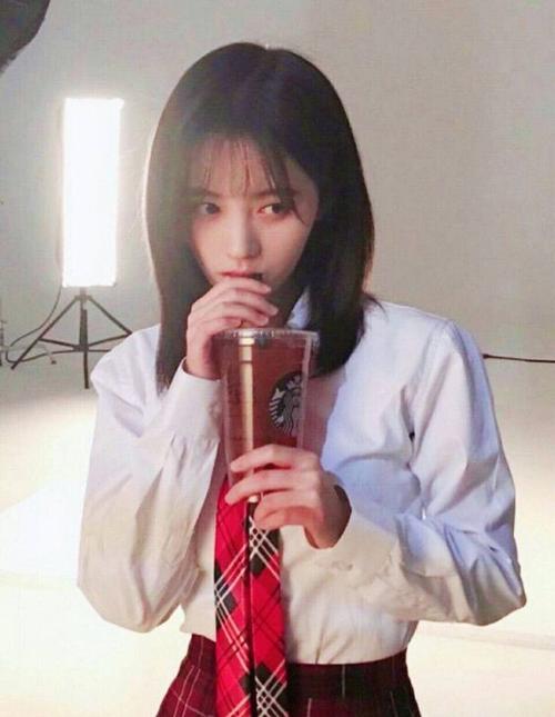 鞠婧祎,吴宣仪,杨超越,迪丽热巴,谁喝奶茶的样子更甜美?