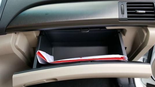 本田6代雅阁2.3空调滤芯在哪里