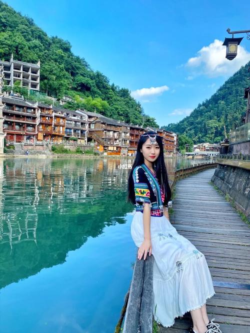 凤凰古城 体验一下民族风情小姐姐_凤凰古城_凤凰古城
