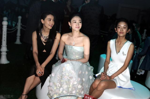 合照杀手李小冉,是怎么用肤色碾压99%女明星