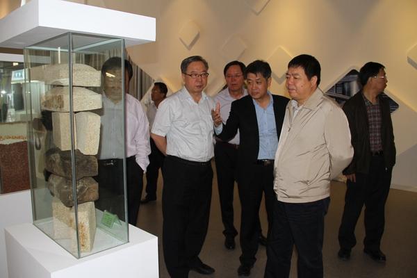 自治区财政厅副厅长丛建华视察河套酒业