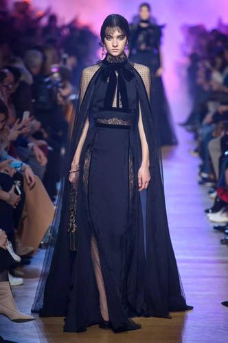 哥特式被广泛地运用在建筑,雕塑,绘画,被用来区分中世纪时期的艺术