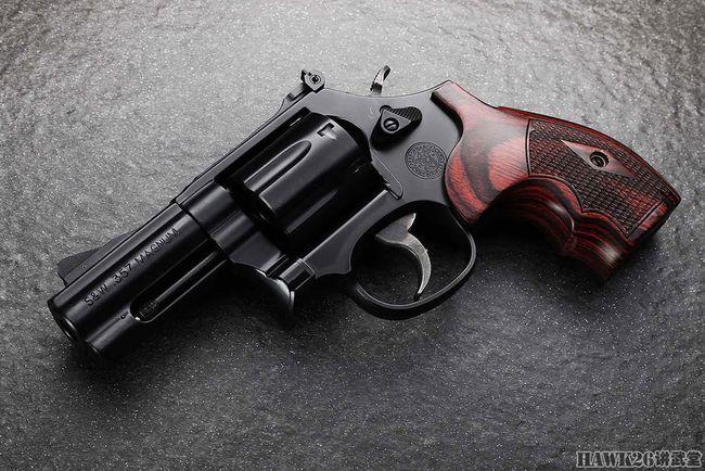 史密斯-韦森19型随身携带转轮手枪 配备枪口装置 提高