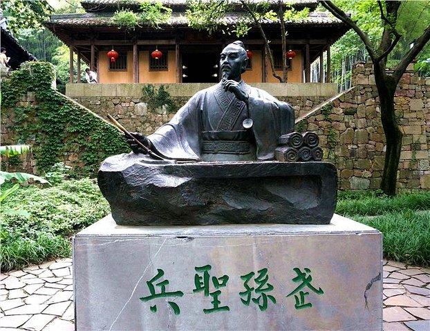 推荐游览的景点朱公祠有朱买臣读书台兵圣堂内展示的孙子兵法孙武坐像