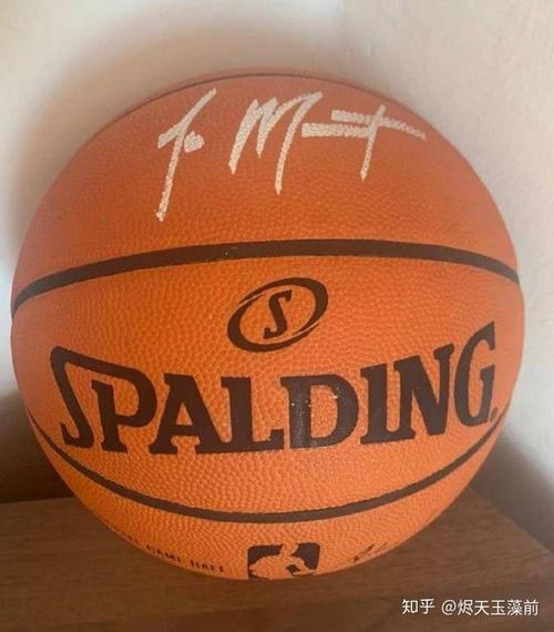这个,莫兰特签名篮球.