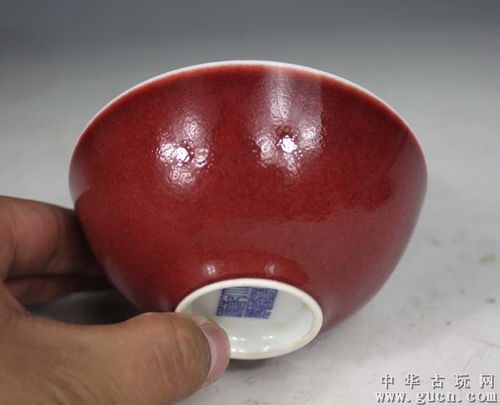清乾隆郎红釉碗