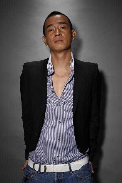 《宝马狂想曲》解读屌丝幸福观 陈小春爱家爱老婆