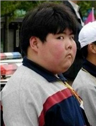 18年前因一张照片登上英国日报网红小胖如今怎样了