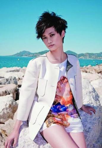 李宇春近照国字脸棱角分明37岁的她没有绯闻成了一股清流