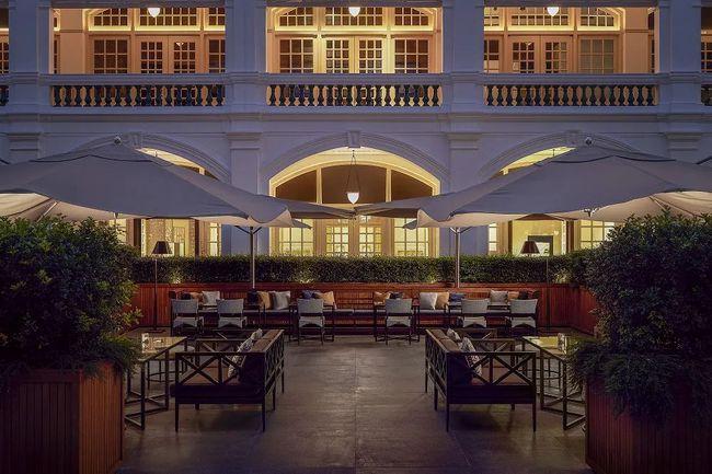 作为一个旅居新加坡的酒店控,必然要去打卡"江湖地位"超然的莱佛士