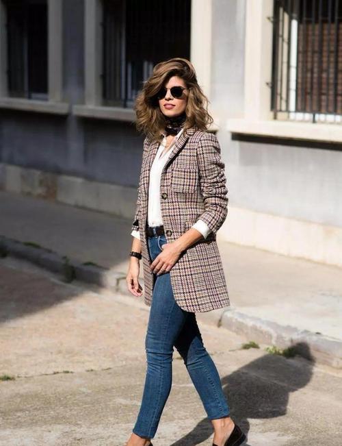 今年流行穿"乐福鞋 牛仔裤",优雅得体还减龄,适合40岁