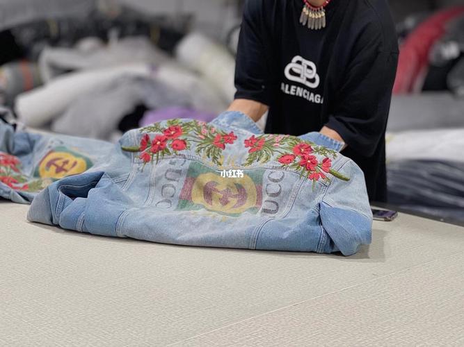 gucci 绝版款万人求 梵文花卉刺绣牛仔外套_刺绣_花卉