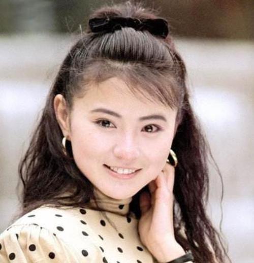 原创15岁成香港第一武打女星,24岁退圈至今单身,55岁是永远的霸王花