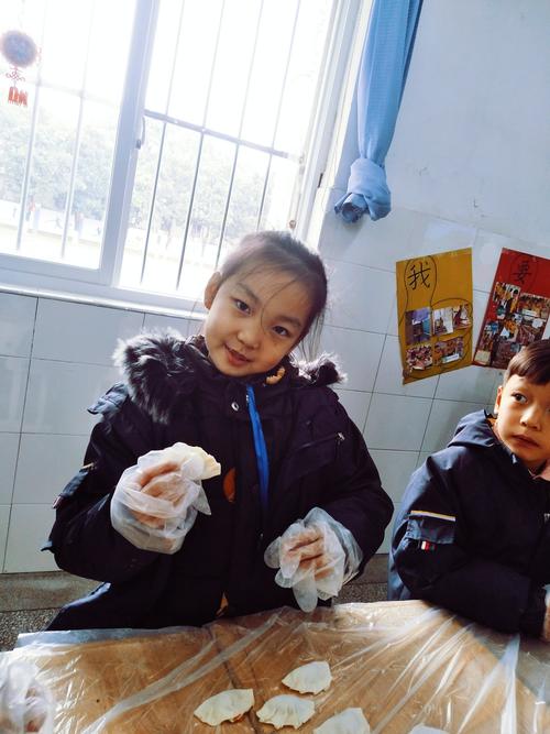 其它 新城小学一年级四班迎新年庆元旦——"包饺子"活动 写美篇 妈妈