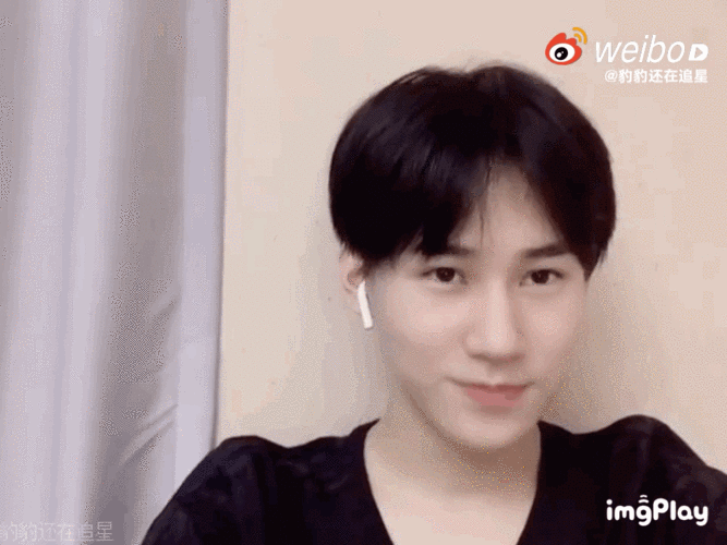 gif 或许是有什么好消息,课间匆匆来找我 @豹豹还在追星:《张真源不