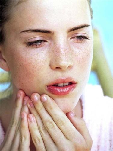 雀斑淡化小妙招,一脸洁净肌肤好自在