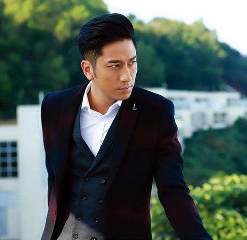 吴卓羲婚纱造型照片_婚纱摄影图片_661790