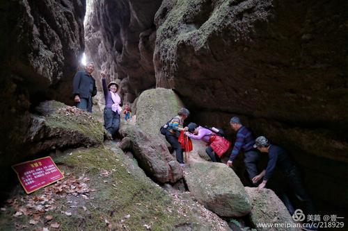 游览仙居神龙谷大佛洞一线天