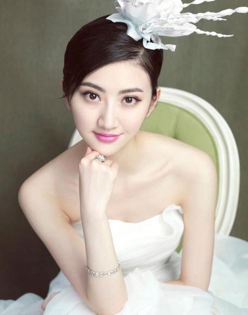 曝景甜被当人性貔貅聚财她早已被富豪玩坏了吗