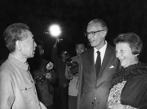 1971年谢伟思访华,时隔近三十年,再一次踏上中国的土地,此时距他离开