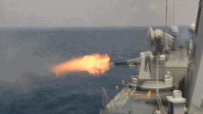 当那天来临,紧急集合的哨音和冲锋号在全军吹响时,我们将向我们的敌人