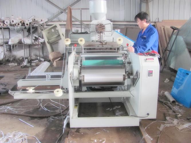 单层缠绕膜生产机 缠绕膜生产设备 保鲜膜生产机器 缠绕膜机组
