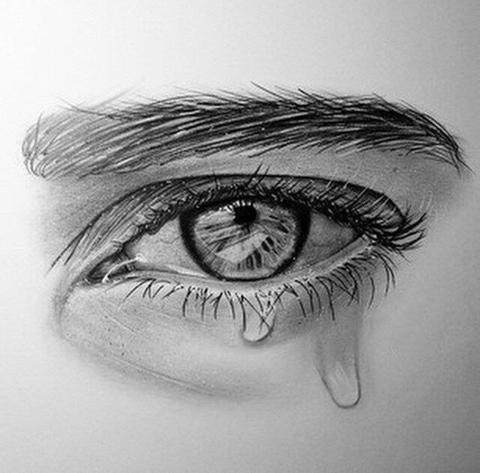 泪功能降低,正常分泌量的泪液不能完全流入鼻腔而流出眼睑外,出现流泪