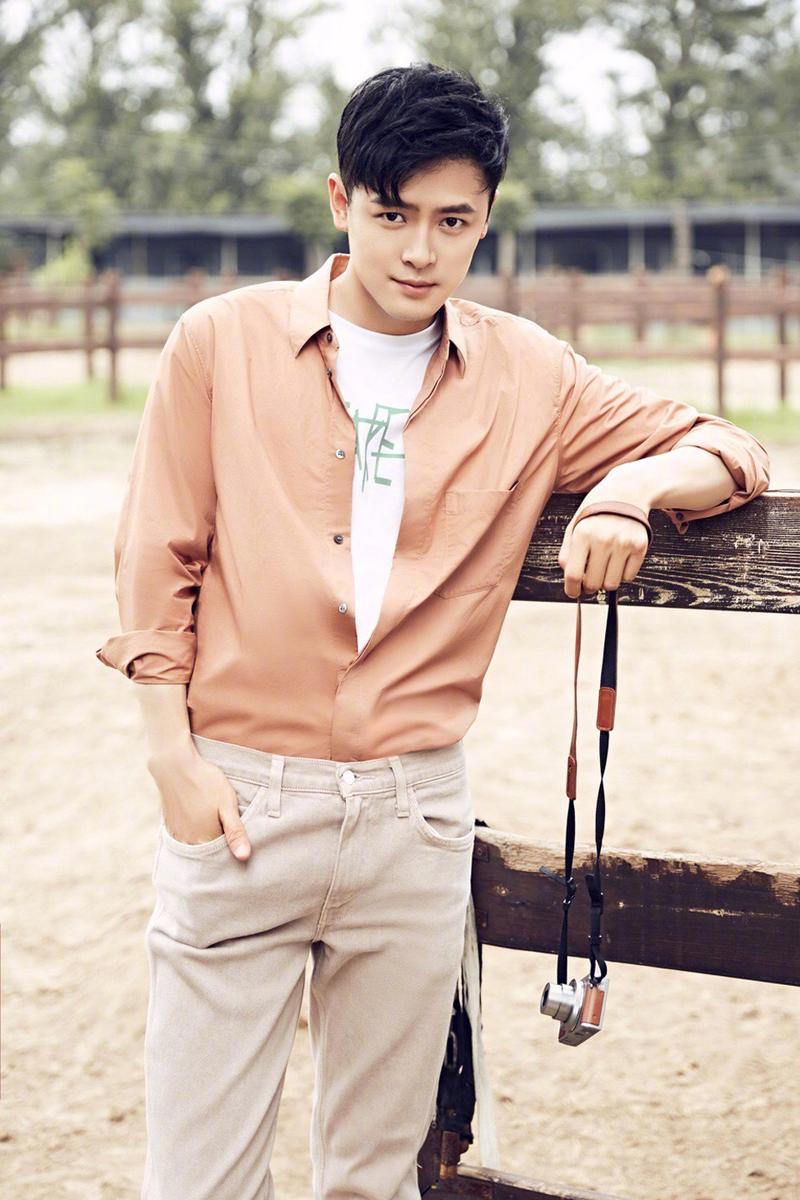 付辛博帅气时尚杂志封面写真高清图片