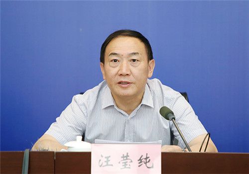 安徽省环保厅厅长汪莹纯发布新闻.吴晓光 摄