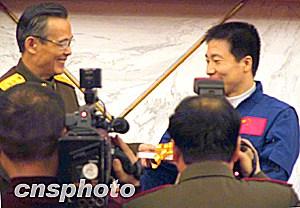 中国军方推载人航天工程全景纪实片《飞天之路》