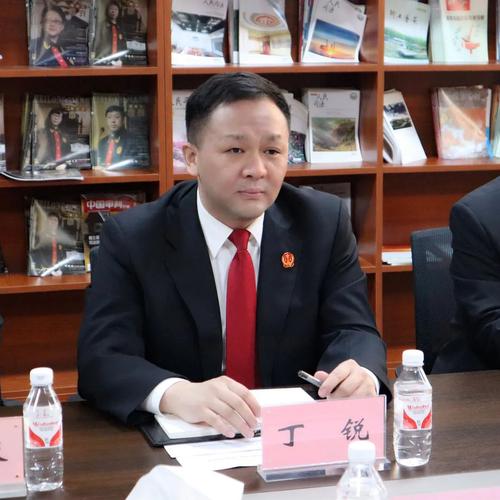 区委常委政法委书记岳斌一行到双城区法院调研指导